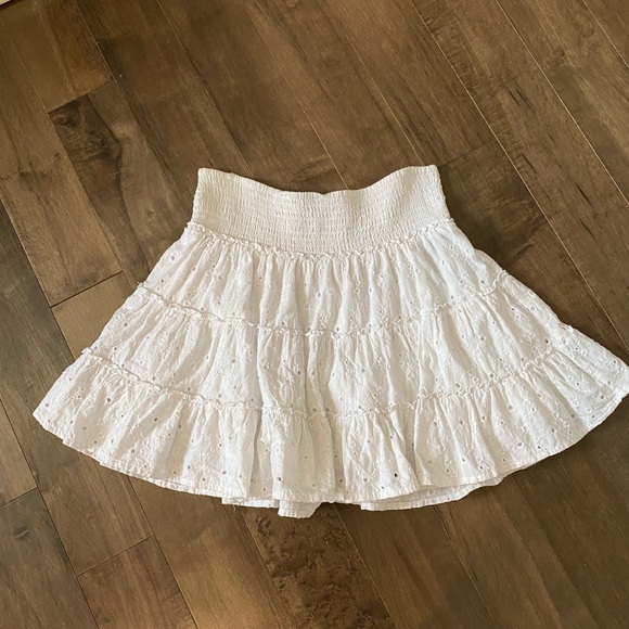 American Eagle flown white skirt! - Picture 1 of 3